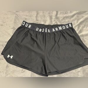 Under Armour Women’s Shorts
Size Large